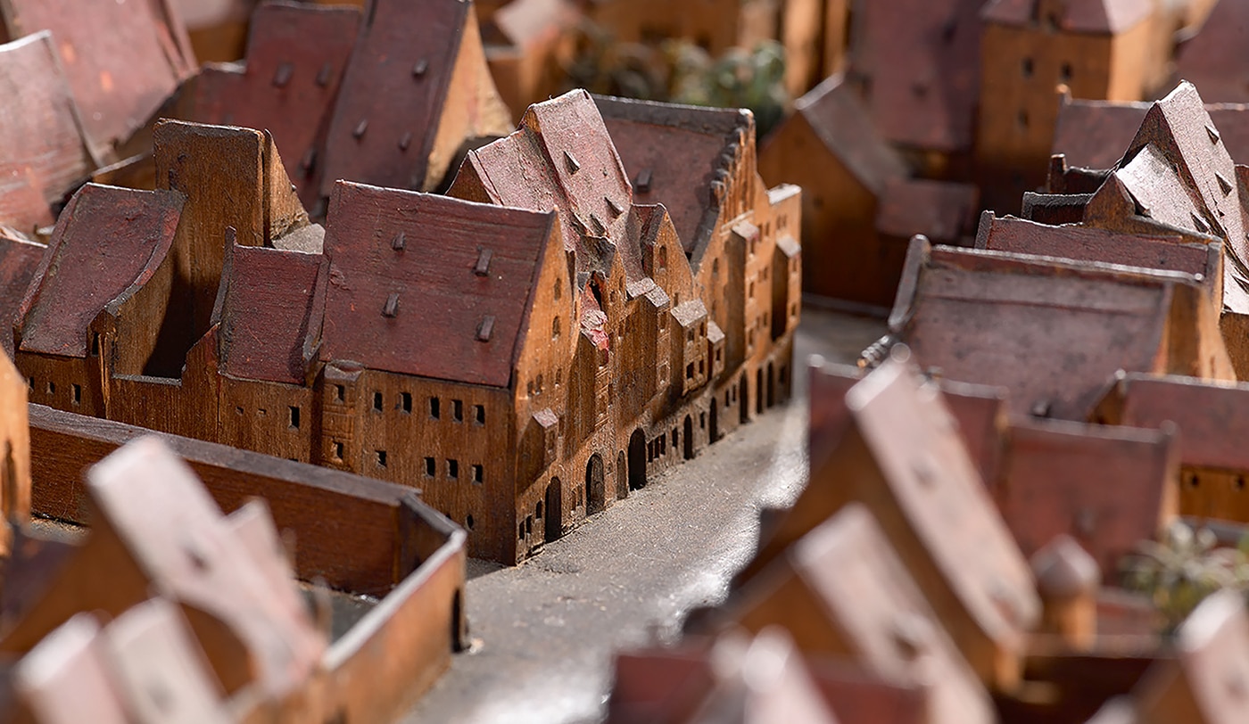 Wohnen im Mittelalter: Das Modell zeigt anschaulich die kleinteilige Wohnbebauung des späten Mittelalters. © Bayerisches Nationalmuseum, München | Foto: Bastian Krack