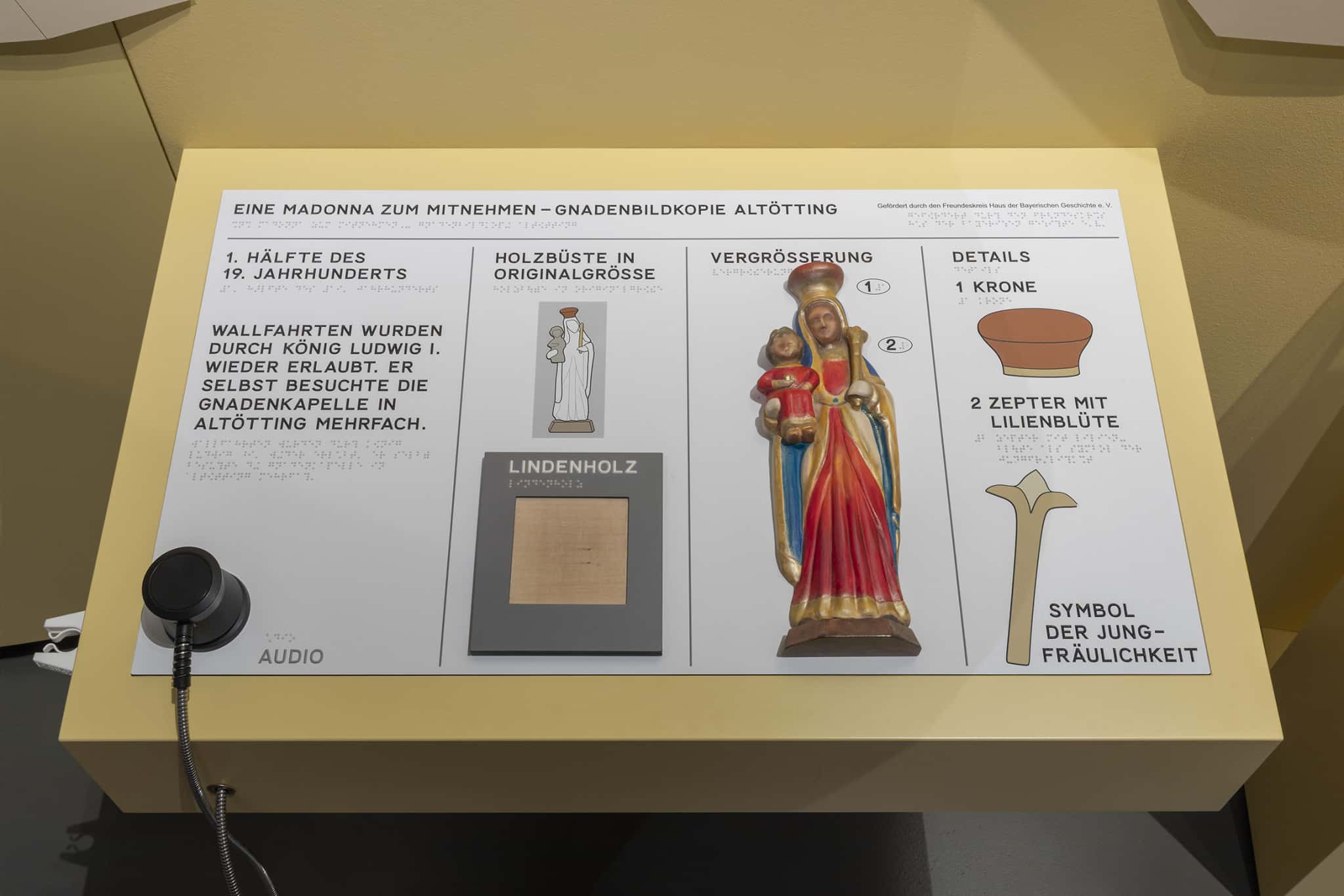 Die vom Freundeskreis geförderte Inklusionsstation „Eine Madonna zum Mitnehmen“ erläutert ausgewählte Details sowie die Materialität der kleinen Gnadenbildkopie von Altötting. / © Haus der Bayerischen Geschichte | Foto: www.altrofoto.de
