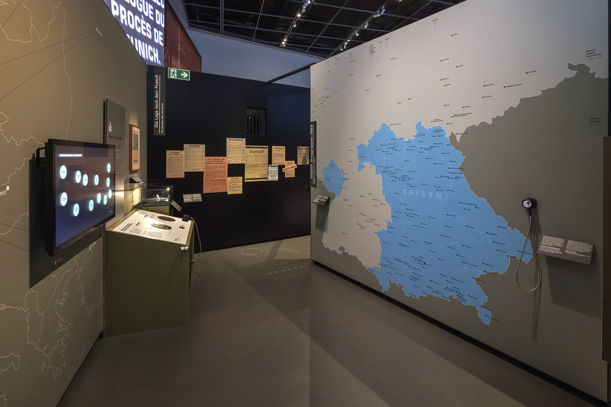 Inklusive Taststationen zu den wichtigsten Inhalten der Bayernausstellung 2026/2027 „Brennpunkt Bayern. Hitler und der Kampf um die Demokratie“, gefördert vom Freundeskreis Haus der Bayerischen Geschichte. © Haus der Bayerischen Geschichte (altrofoto.de)